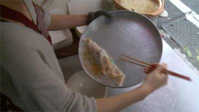 廣西太太思念家鄉味 老闆竹山開店賣起「卷筒粉」