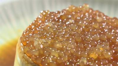 片皮鴨夾進港式菠蘿包 甜點鴨蛋布丁