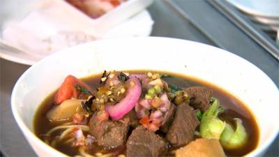 中西合璧!火烤肩胛肋眼牛排 搶攻牛肉麵市場
