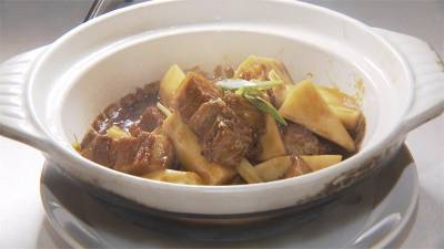 酥炸雞腿配鳳梨 紫蘇梅 炎炎夏日酸甜開胃