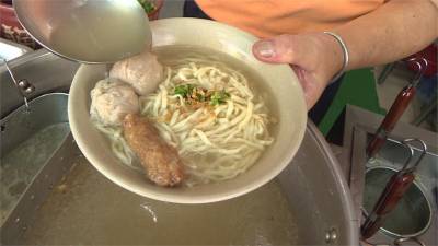 總統吃過的!三寶貓鼠麵 豬腳 香腸套餐爆紅