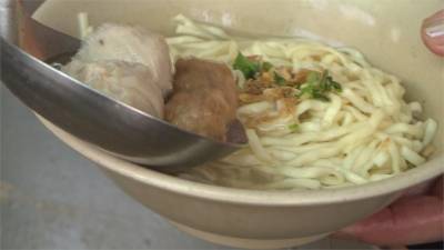 總統吃過的!三寶貓鼠麵 豬腳 香腸套餐爆紅