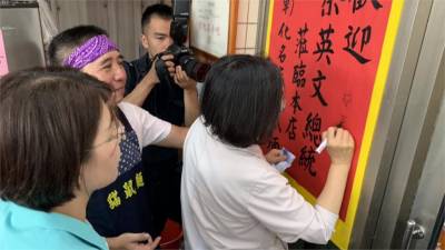 總統吃過的!三寶貓鼠麵 豬腳 香腸套餐爆紅