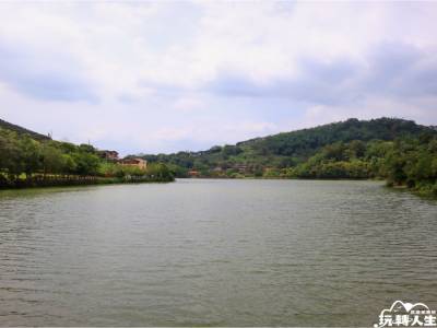 南投景點│隱藏在山谷間的湖泊 走進鹿谷湖岸秘境「麒麟潭」