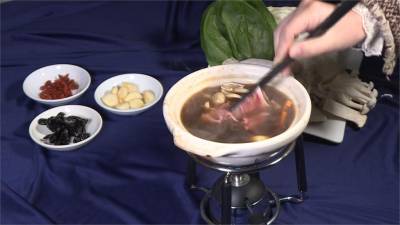 一個人也能吃鍋!金銀蒜熬雞湯鍋 粥火鍋暖心暖胃