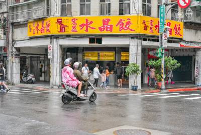 一顆10元!萬華區銅板美食 一賣就是40年的南部傳統水晶餃