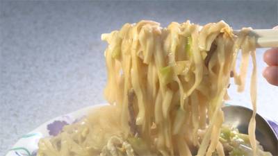 記憶中的媽媽味!新北40年「蛋炒陽春麵」豬油飄香麵條Q彈
