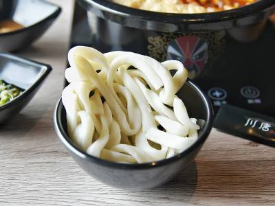 獨家傳統配方,多達11種湯頭任選!「川唐」個人鍋物嶄新登場