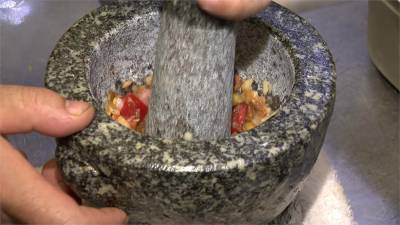 越臭越好吃?臭菜加入泰國酸咖哩蝦湯 炙燒榴槤做成飯
