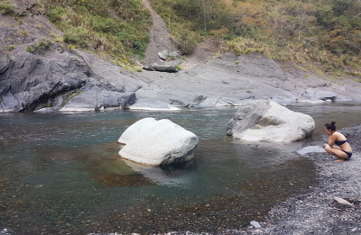 野溪溫泉攻略|全台野溪秘境玩法 體驗泡湯 賞楓 露營好滿足