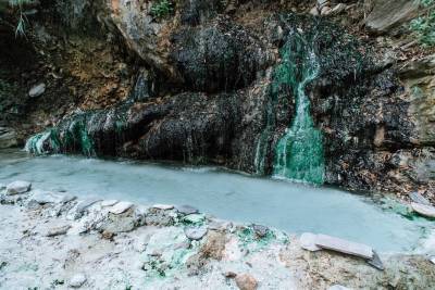 野溪溫泉攻略|全台野溪秘境玩法 體驗泡湯 賞楓 露營好滿足