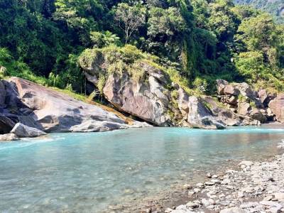 野溪溫泉攻略|全台野溪秘境玩法 體驗泡湯 賞楓 露營好滿足