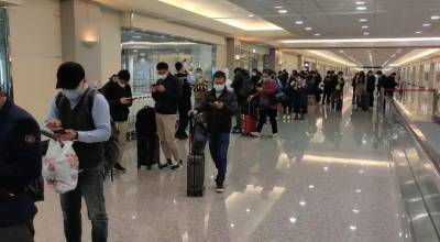 快新聞/明起入境須1人1戶居家檢疫 台商急搭機返台「桃機入境人數多一倍」