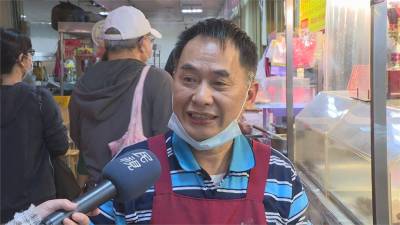 紅糖加高山茶小火慢燻 燻雞香甜湧上舌尖