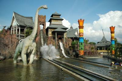 全台獨有!捆草球餵食互動 六福村河馬體驗搶鮮登場