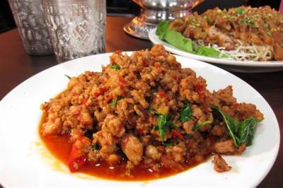 台灣特殊口味蛋餅特搜 肉粽 打拋豬 紫米飯一餐飽整天