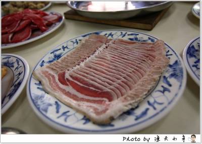 〔台北〕台電勵進餐廳 ─ 排隊美食「酸菜白肉鍋」,蔥油餅 各式小菜也超厲害~