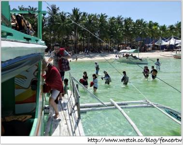 〔菲律賓〕長灘島之旅 - Day2:PATIO PACIFIC BORACAY 早餐 → 海上巡禮 → 趣味海釣 → 浮潛 → 帕卡海灣海島海鮮燒烤 BAR.B.Q