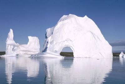 科學家幹的蠢事：格陵蘭的冰蓋下，曾計畫配置最多600枚核彈，還搭配一座移動式核電廠～～