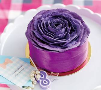 簡單好吃的蛋糕體 + 擠花裝飾技法 = 美到捨不得吃的【紫薯玫瑰蛋糕】