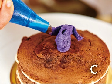 簡單好吃的蛋糕體 + 擠花裝飾技法 = 美到捨不得吃的【紫薯玫瑰蛋糕】