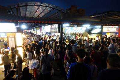 樹林興仁花園夜市-北台灣最大夜市，排隊小吃超多 好吃又好玩，不悶熱 不怕下雨，乾淨 衛生 環保的好逛夜市