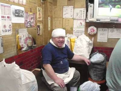 4小時賣出200碗拉麵，他在9平米小店做面46年，被稱為拉麵之神
