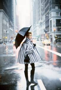 雨天拍照「有傘最美」!想拍雨天網美照的「3大秘訣」大公開!這樣拿傘超有意境的...