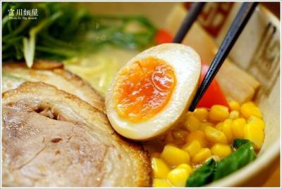 【桃園美食】富川麵屋‧平價美味的優質拉麵 嚴選食材，每日鮮熬豚骨高湯，香醇不膩的好味道