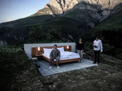 全球首家「0星級」酒店，無頂無牆，在野外扔了張床，就開始收錢了