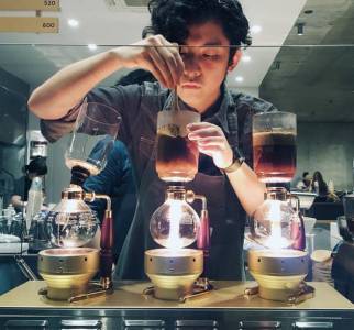 日本人排隊4小時竟只為喝這杯「性冷淡」咖啡，這個火爆全球的小藍瓶分分鐘秒殺星巴克！