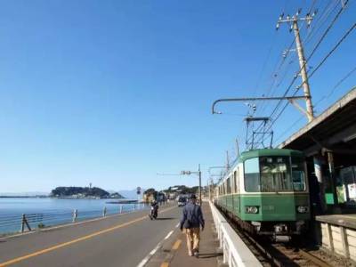 誰說看海一定要去海灘？日本這5座海邊車站能把你美到「昏厥」！