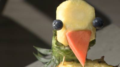 鳳梨變「鸚鵡」!甜點冰讓饕客愛不釋手